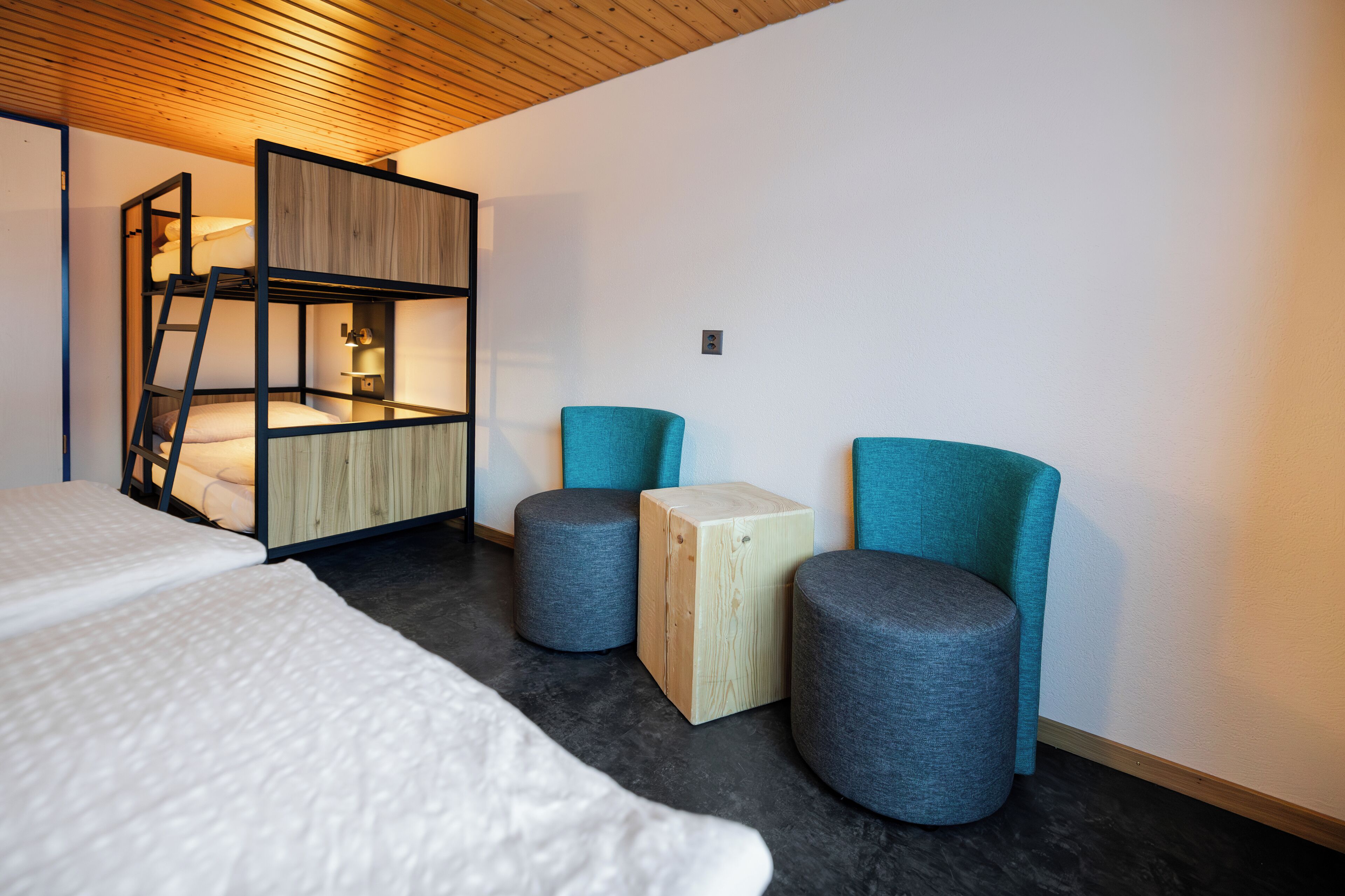 Vierbettzimmer, Gemeinschaftsbad, Bergblick