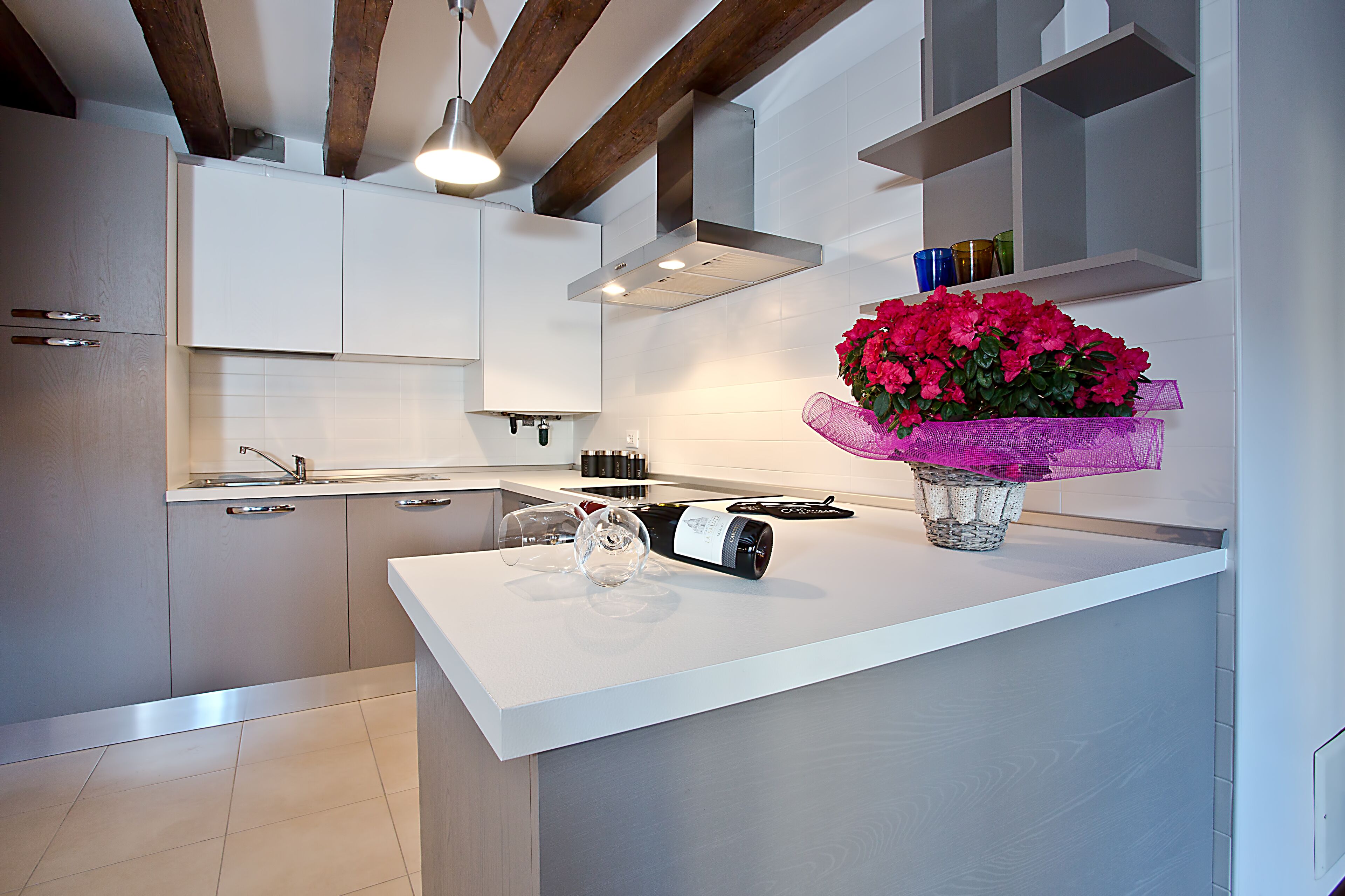 アパートメント 1 ベッドルーム バリアフリー | 専用キッチン | 大型冷蔵庫、電子レンジ、コンロ、食器洗い機