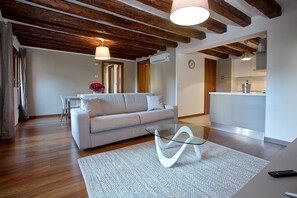 Apartment, 1 Bedroom, Accessible | Living area | 32-inch flat-screen TV with digital channels, TV - Good Wine Apartments (Venice)