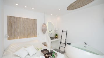 Euphoria Spa Residence | Premium bedding, Tempur-Pedic beds, in-room safe, individually decorated