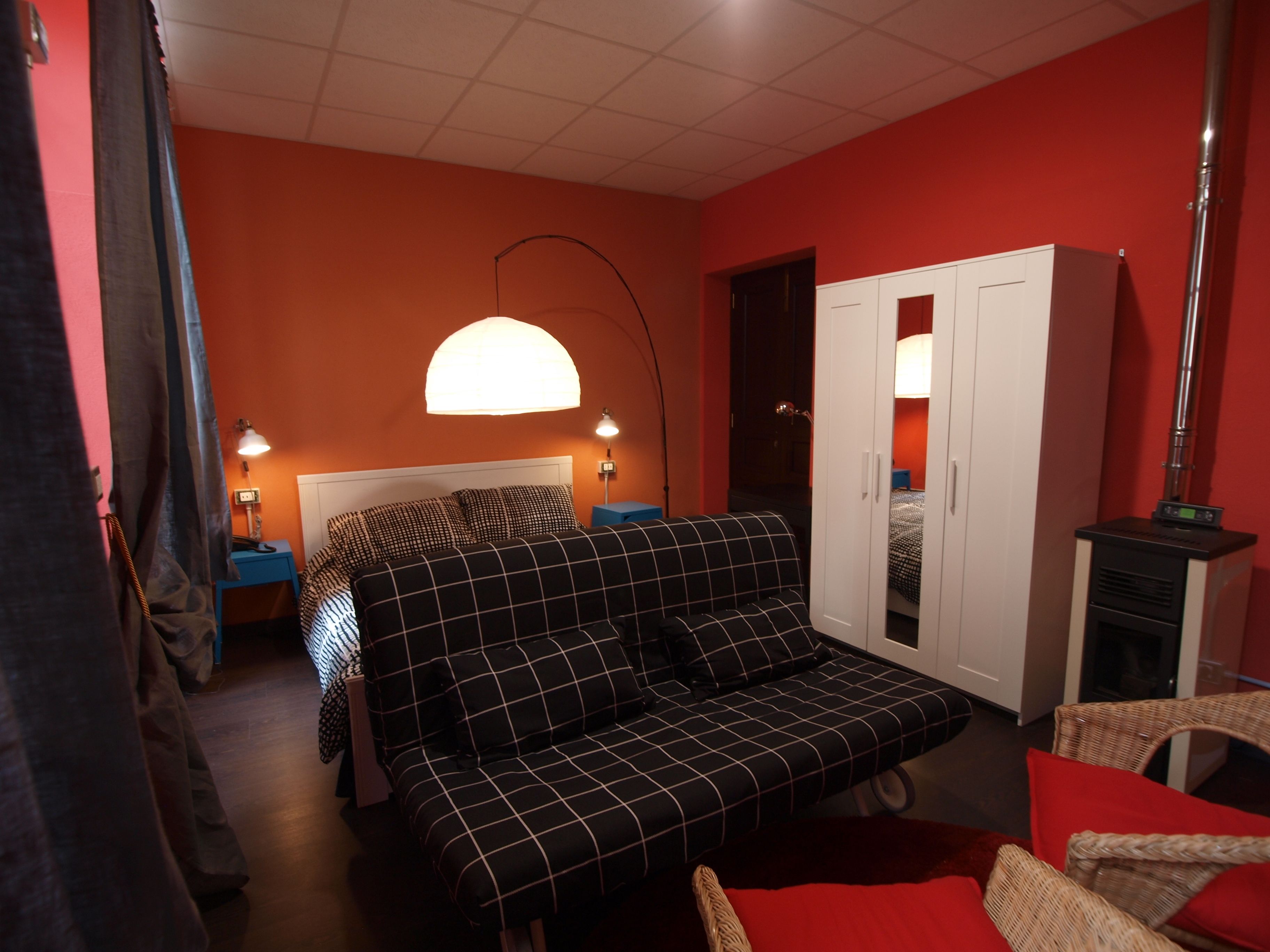 Superior Studio | Desk, blackout curtains, soundproofing, free WiFi