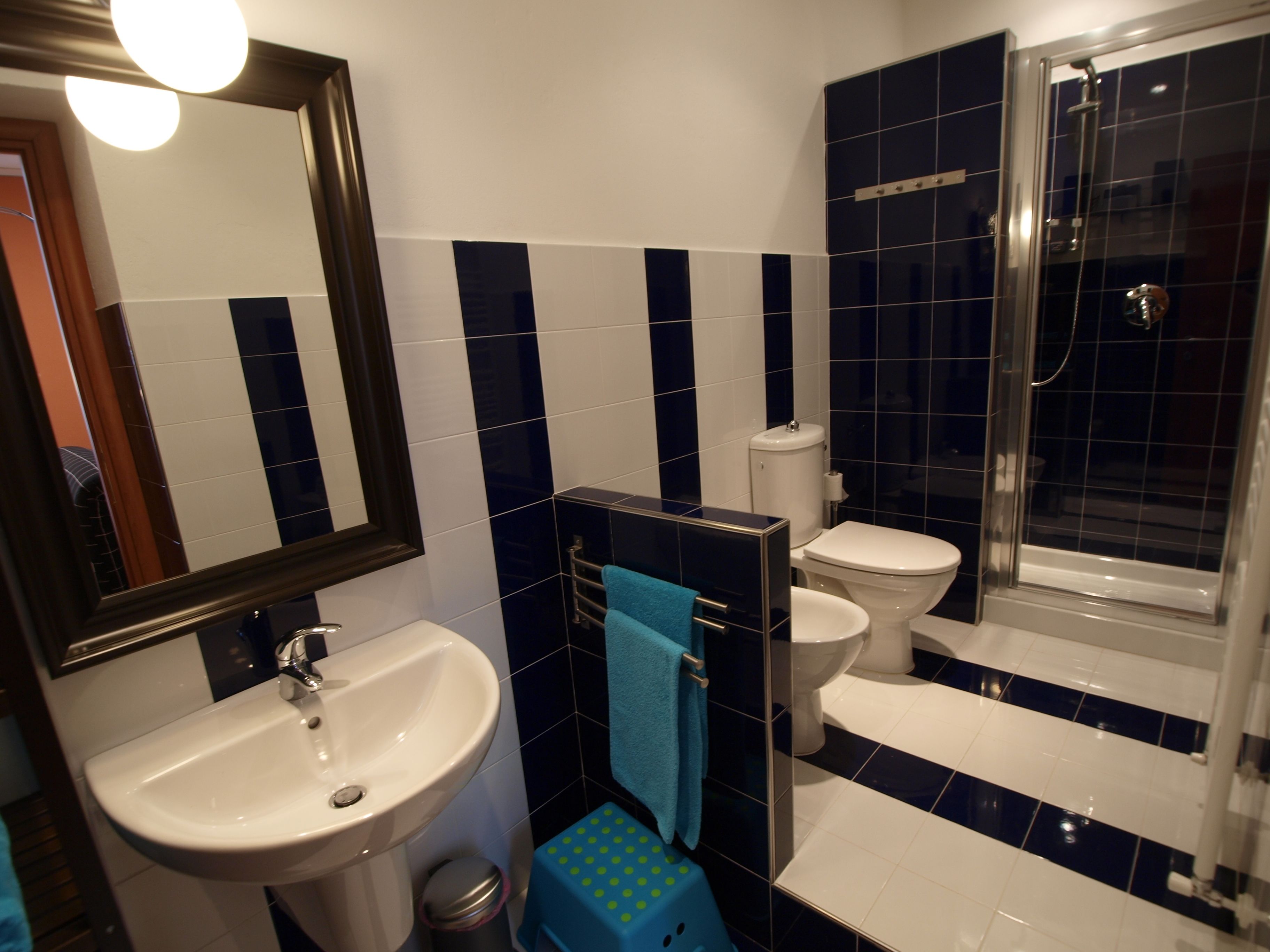 Quadruple Room | Bathroom | Shower, free toiletries, hair dryer, bidet