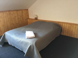 Desk, rollaway beds, free WiFi