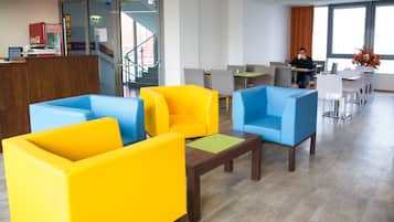 Coin salon dans le hall