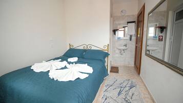 Basic Double or Twin Room | Individually decorated, blackout drapes, soundproofing, free WiFi