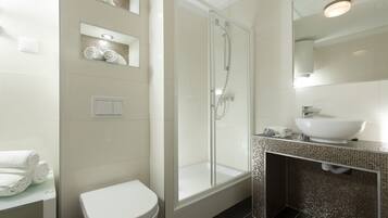 Apartment, 1 Bedroom, Balcony | Bathroom | Shower, free toiletries, hair dryer, towels