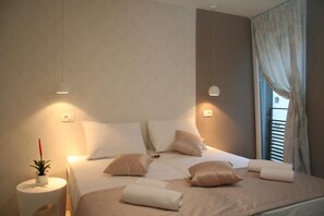 Double Room | Premium bedding, in-room safe, desk, laptop workspace - Guest House Teatrin Split (Split)