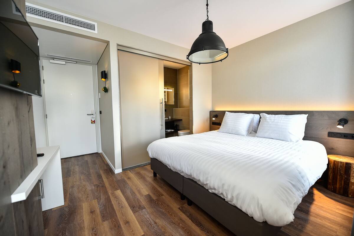 Deluxe-Zimmer | Minibar, Zimmersafe, Schreibtisch, schallisolierte Zimmer