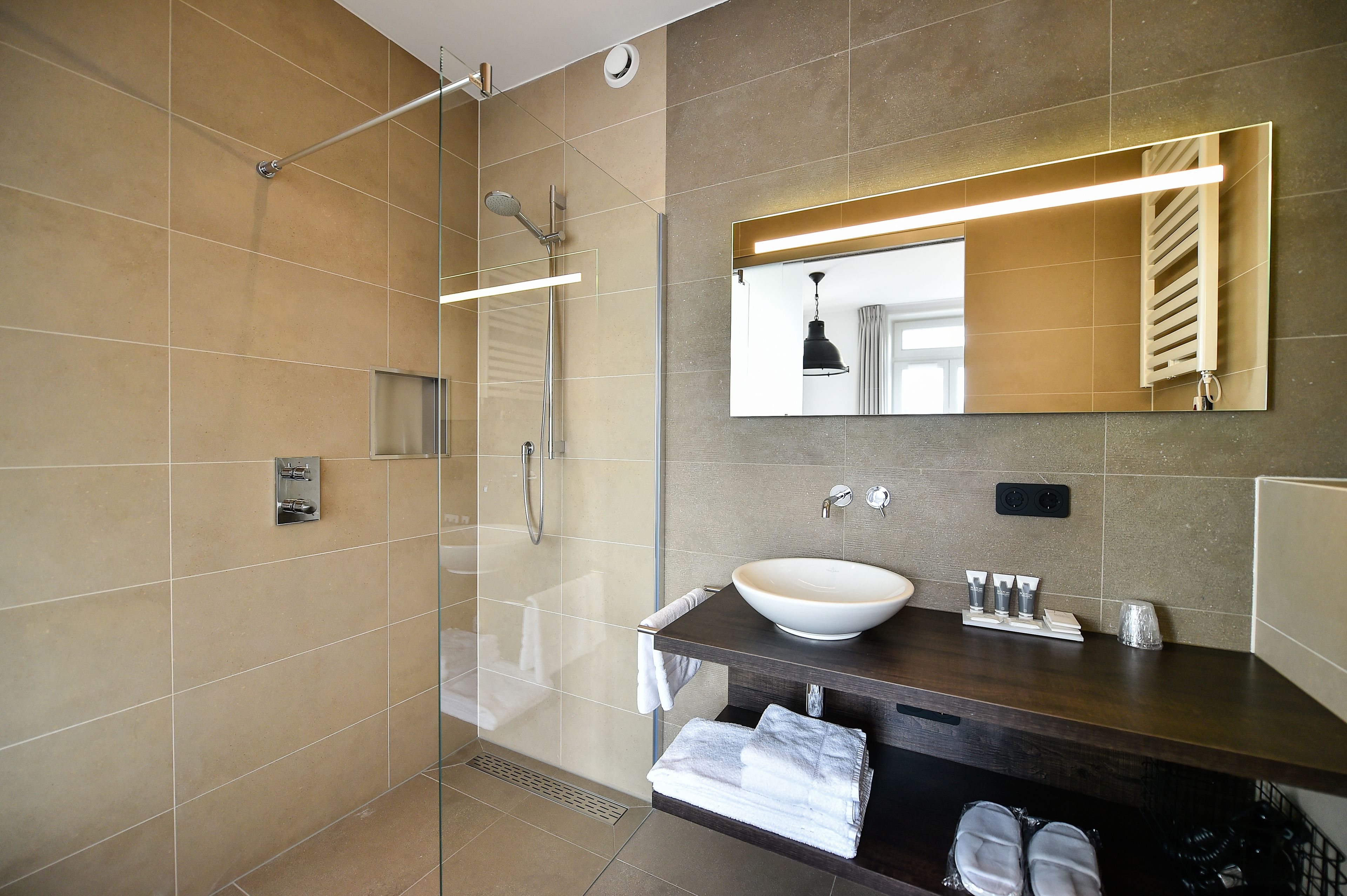 deluxe room | bathroom | free toiletries, hair dryer, slippers, towels