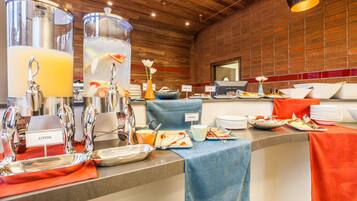 Café da manhã com buffet todos os dias (ZAR 180 por pessoa)