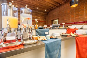 Daily buffet breakfast (ZAR 180 per person)
