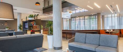 Coin salon dans le hall