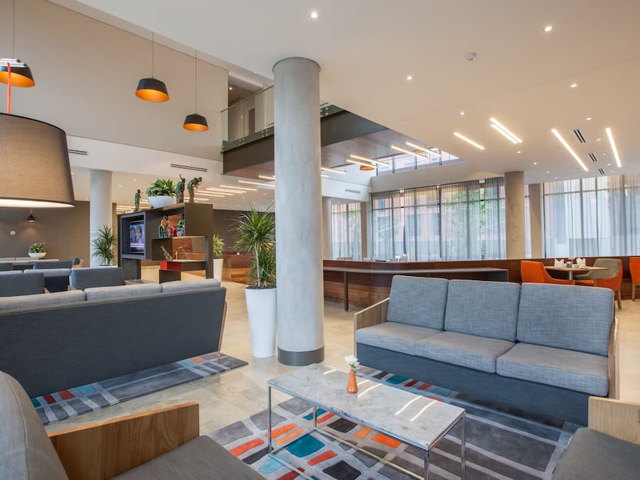 Coin salon dans le hall