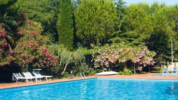 Außenpool (je nach Saison geöffnet)