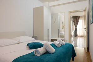 豪華公寓, 海景 | 書桌、遮光窗簾/窗簾、熨斗/熨衫板、免費 Wi-Fi