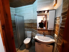 Luxury-Doppelzimmer, 1 Schlafzimmer | Badezimmer | Badewanne und Dusche (separat), kostenlose Toilettenartikel