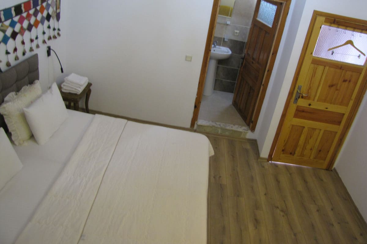 Luxury Double or Twin Room, 1 Bedroom, Non Smoking | Premium bedding, in-room safe, individually decorated, laptop workspace