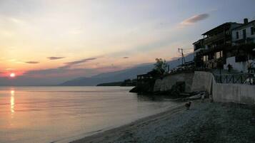 Una spiaggia nelle vicinanze