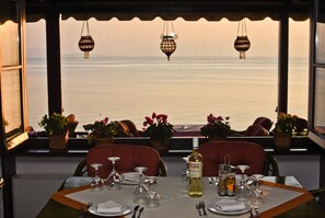 Breakfast, lunch, dinner served; Greek cuisine, beach views - Maistrali Hotel (South Pelion)