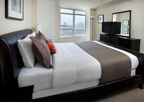 Egyptian cotton sheets, soundproofing, free WiFi - Premier Furnished Apartment at The Pier (Jersey City)