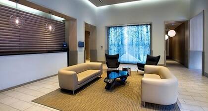 Premier Furnished Apt at Grove Pointe