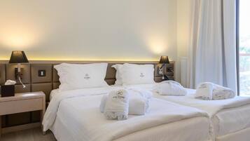 Hypo-allergenic bedding, minibar, in-room safe, blackout curtains