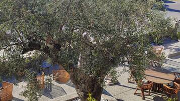 Deluxe Double or Twin Room, Sea View | Hypo-allergenic bedding, minibar, in-room safe, blackout drapes