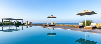 Callisto Seaside Homes & Suites