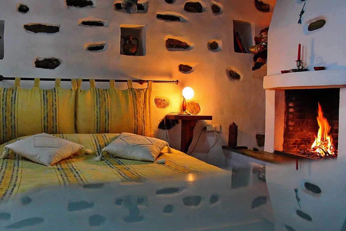 Traditional Studio Suite, Fireplace, Sea View (Maisonette) | Iron/ironing board, free cots/infant beds, free WiFi