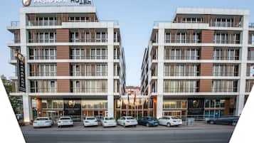 Vista frontal de la propiedad