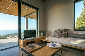 Residence with Private Heated Pool | 객실 내 금고, 방음 설비, 다리미/다리미판, 무료 유아용 침대