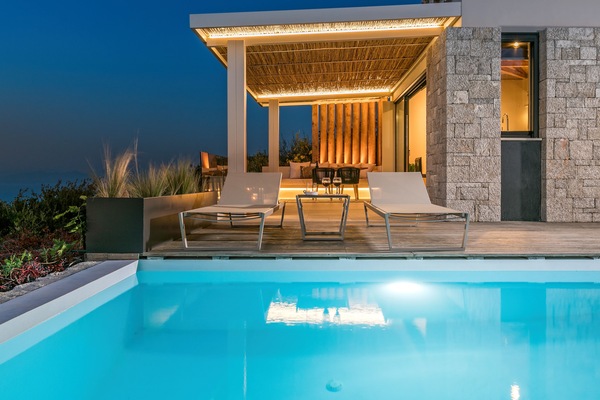 Grand Suite with Private Heated Pool | Safe på rommet, lydisolert, strykejern/-brett og barnesenger (inkludert)