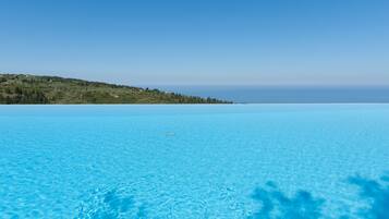 3 Bedroom Grand Villa with Private Heated Pool | Piscine privée
