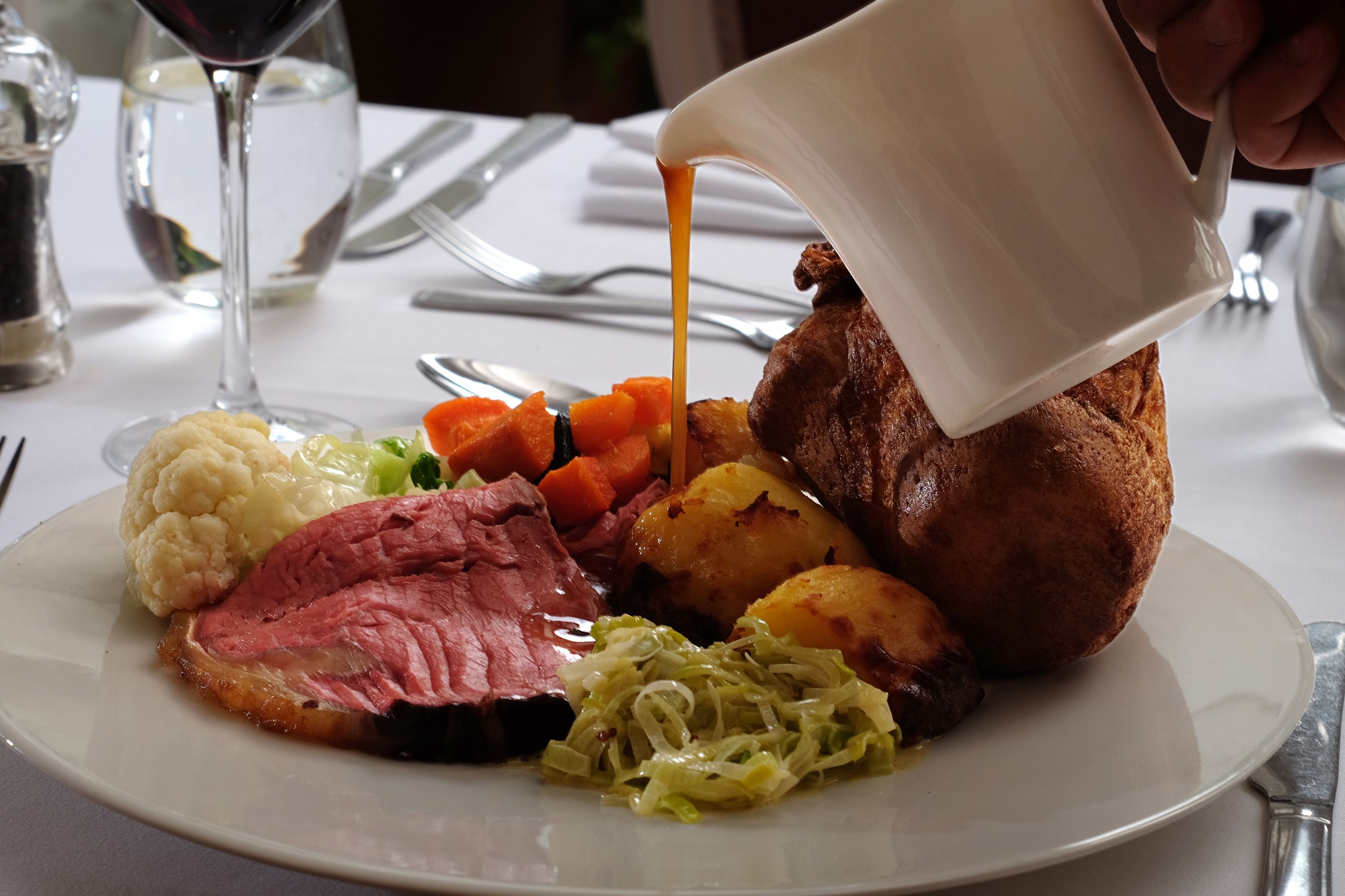 2 restaurants, breakfast, lunch, dinner served; british cuisine