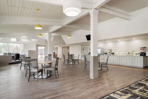 Ilmainen päivittäinen mannermainen aamiainen 