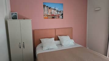 Chambre Double Standard | Bureau, chambres insonorisées, fer et planche à repasser, Wi-Fi gratuit