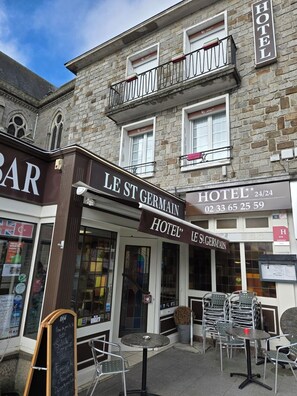 Front of property - Hôtel - Restaurant - Brasserie Saint Germain (Flers)