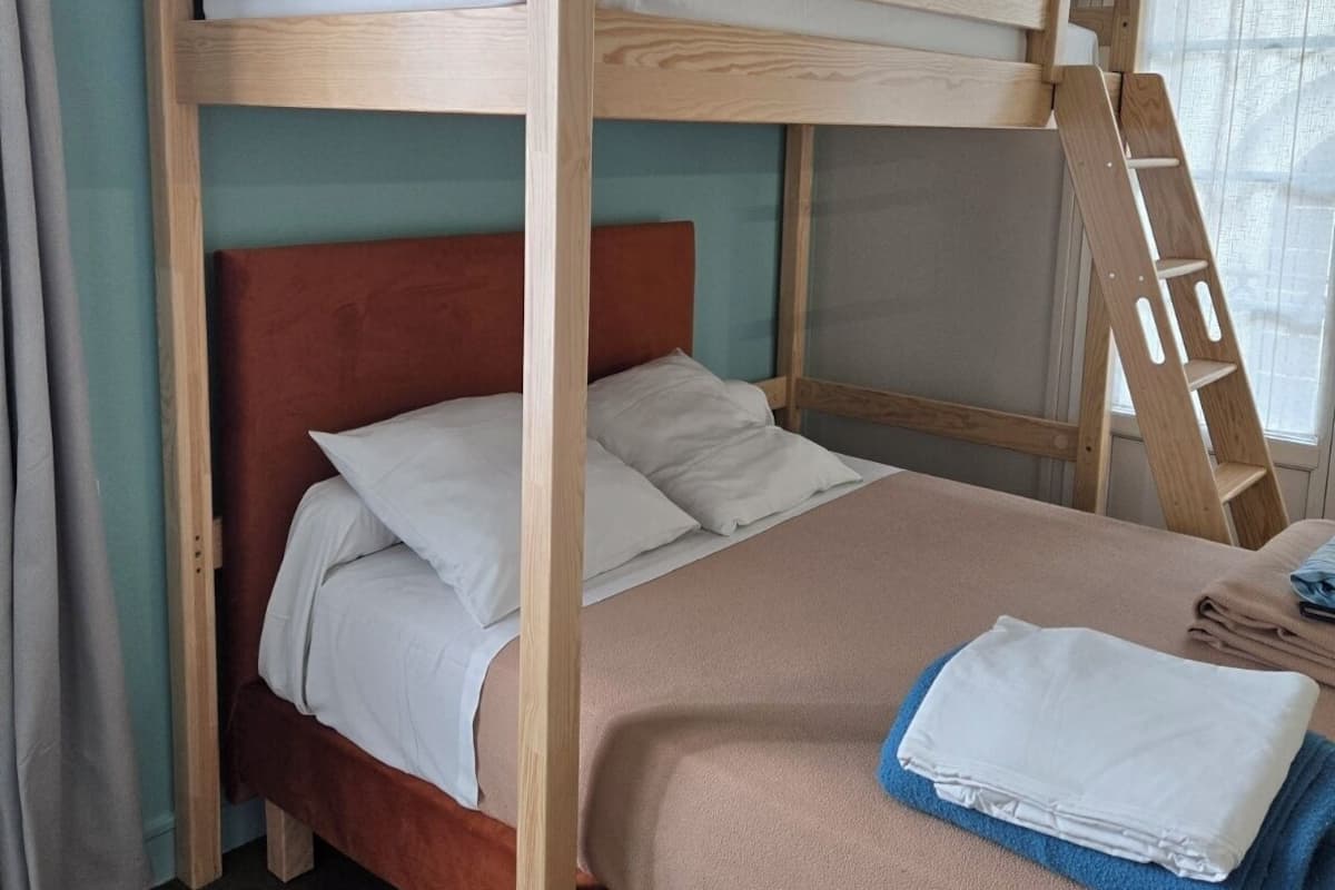 Desk, soundproofing, iron/ironing board, free WiFi