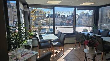 Lunch and dinner served