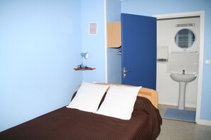 Desk, soundproofing, iron/ironing board, free WiFi