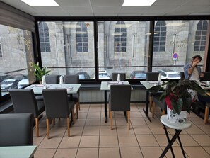 Lunch and dinner served - Hôtel - Restaurant - Brasserie Saint Germain (Flers)