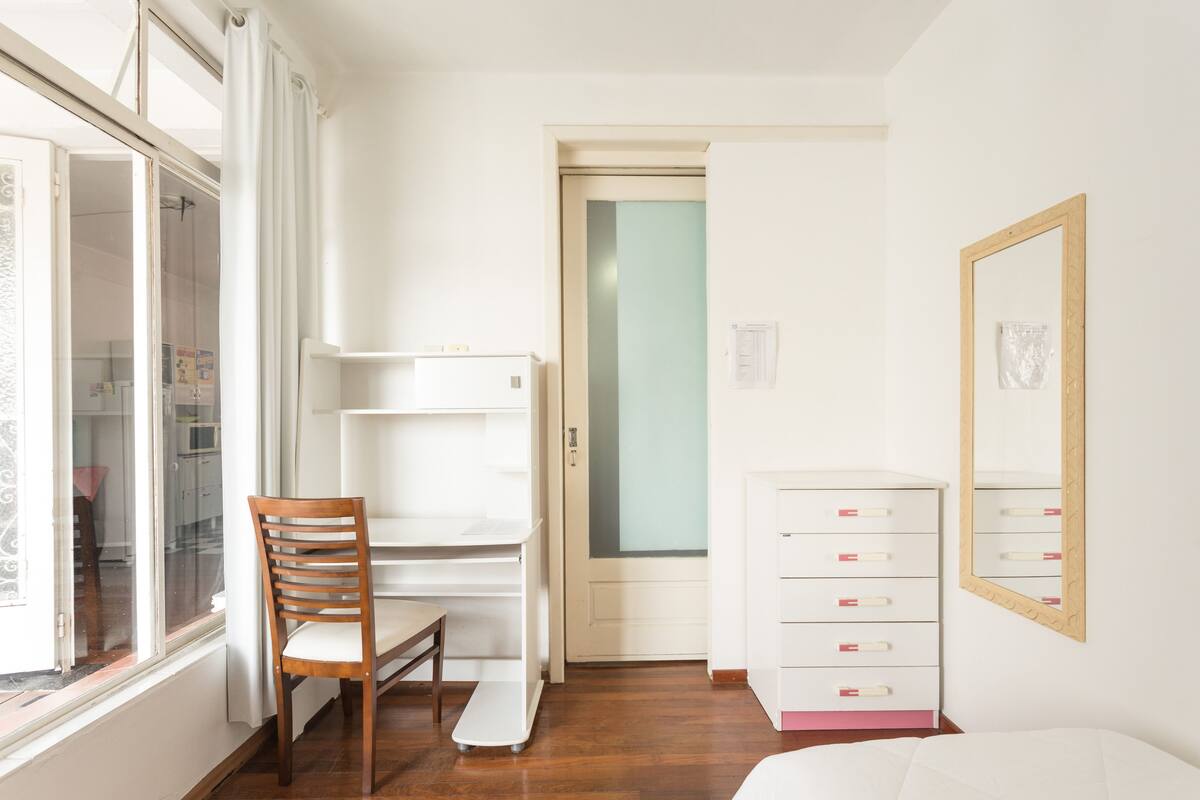 Egyptian cotton sheets, individually decorated, individually furnished