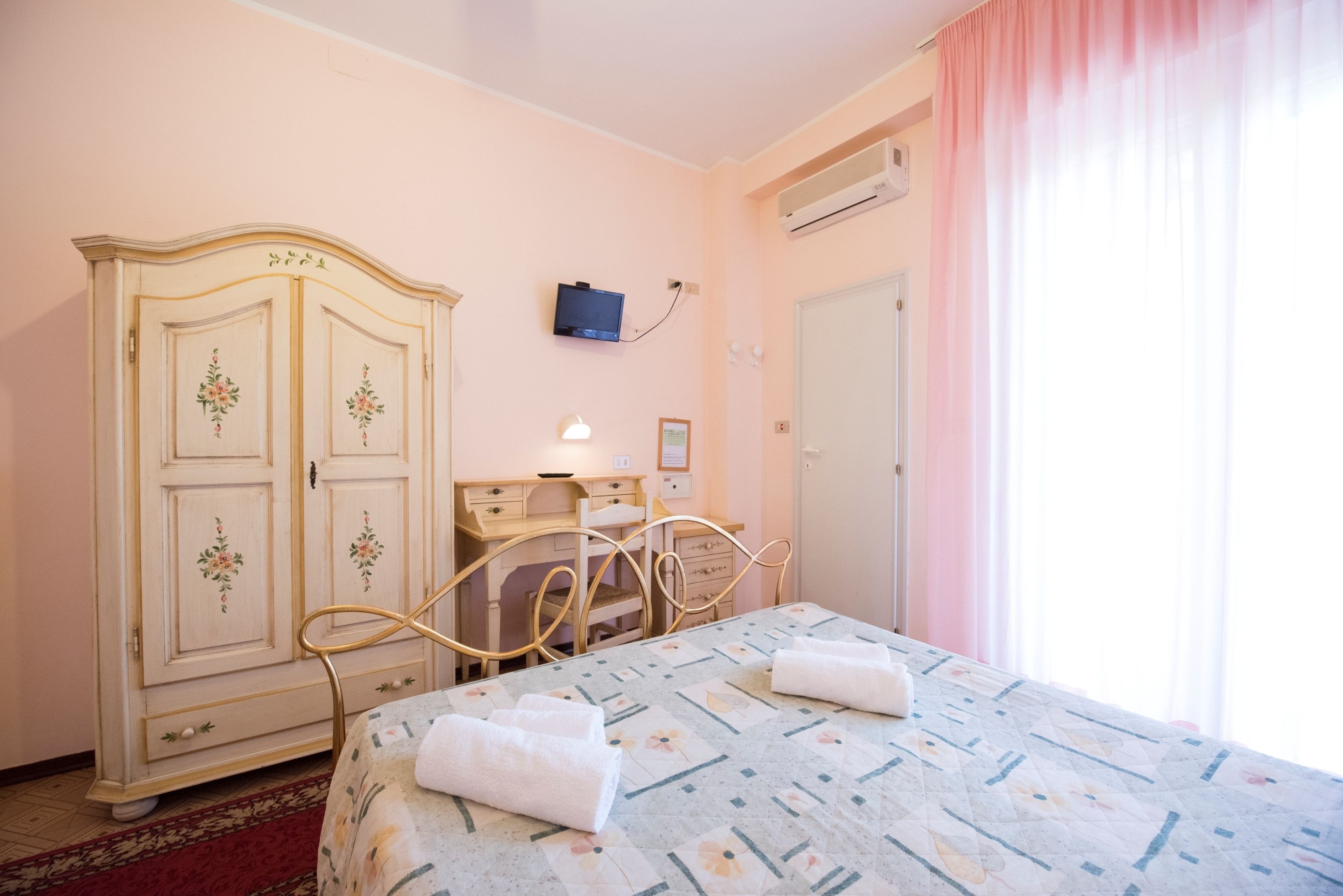 1 bedroom, in-room safe, desk, wifi