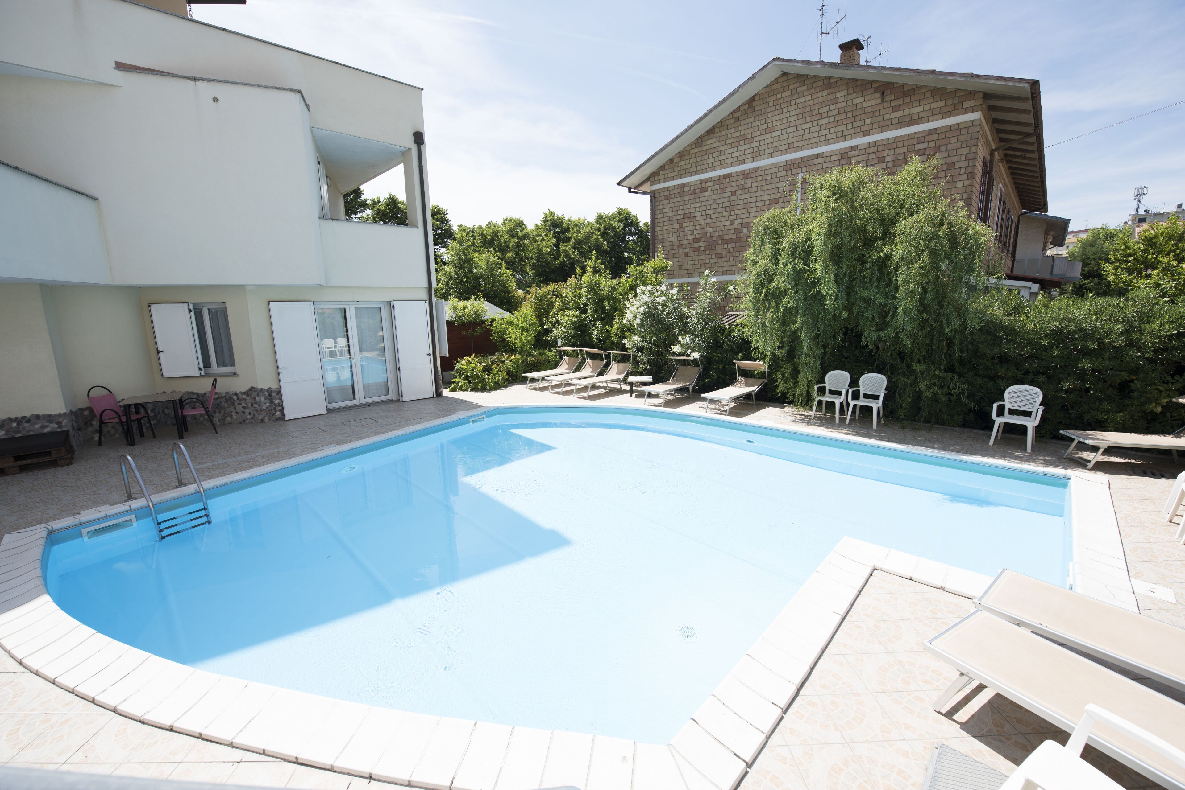 outdoor pool, pool loungers