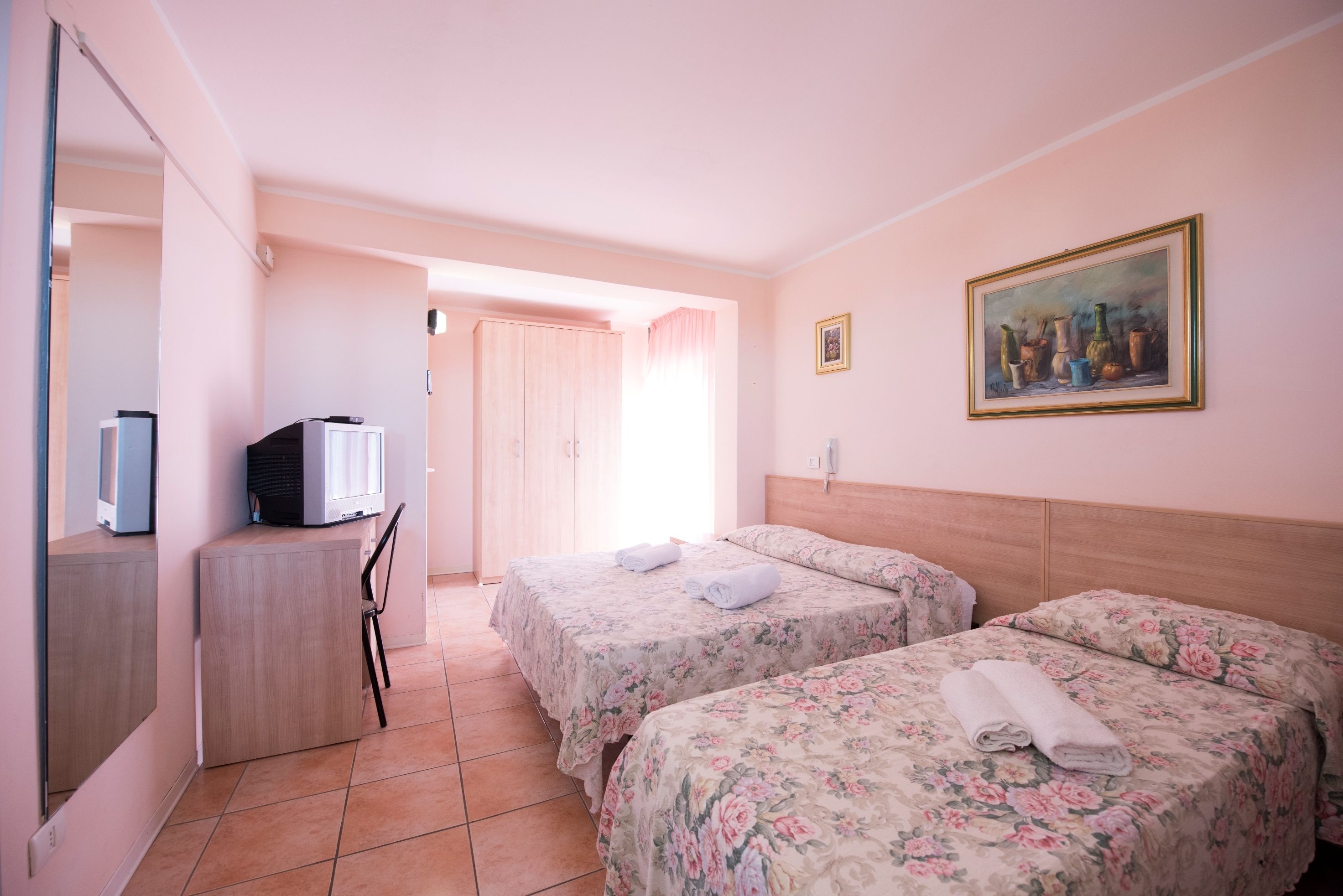 triple room | 1 bedroom, in-room safe, desk, wifi