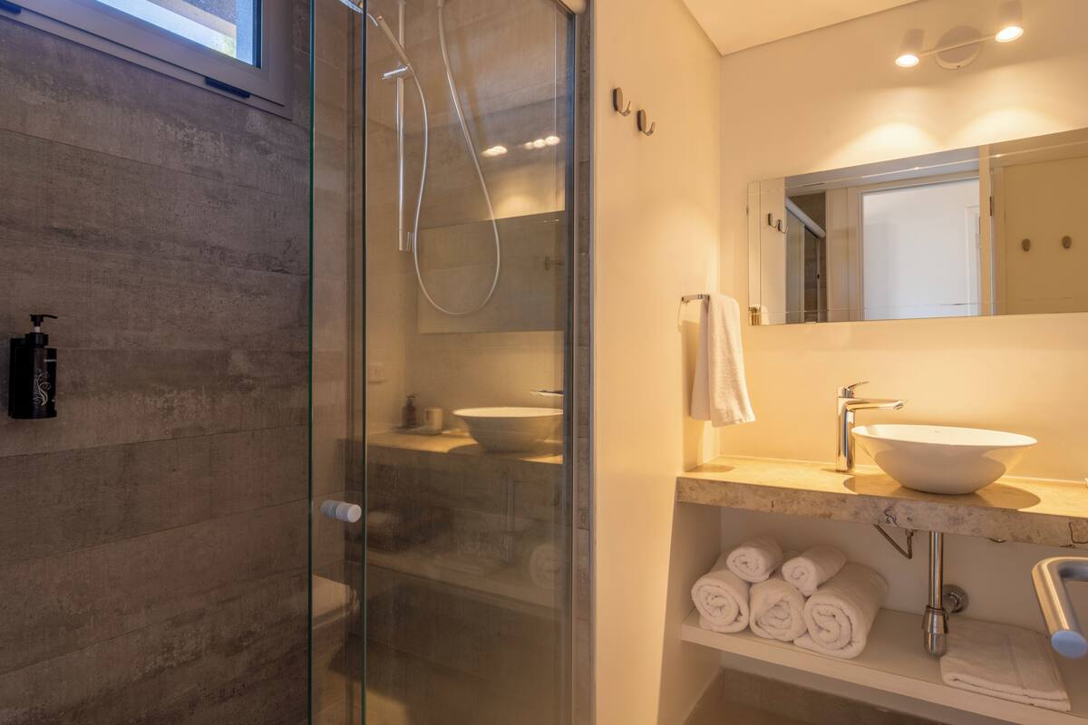 family studio | bathroom | shower, rainfall showerhead, free toiletries, hair dryer