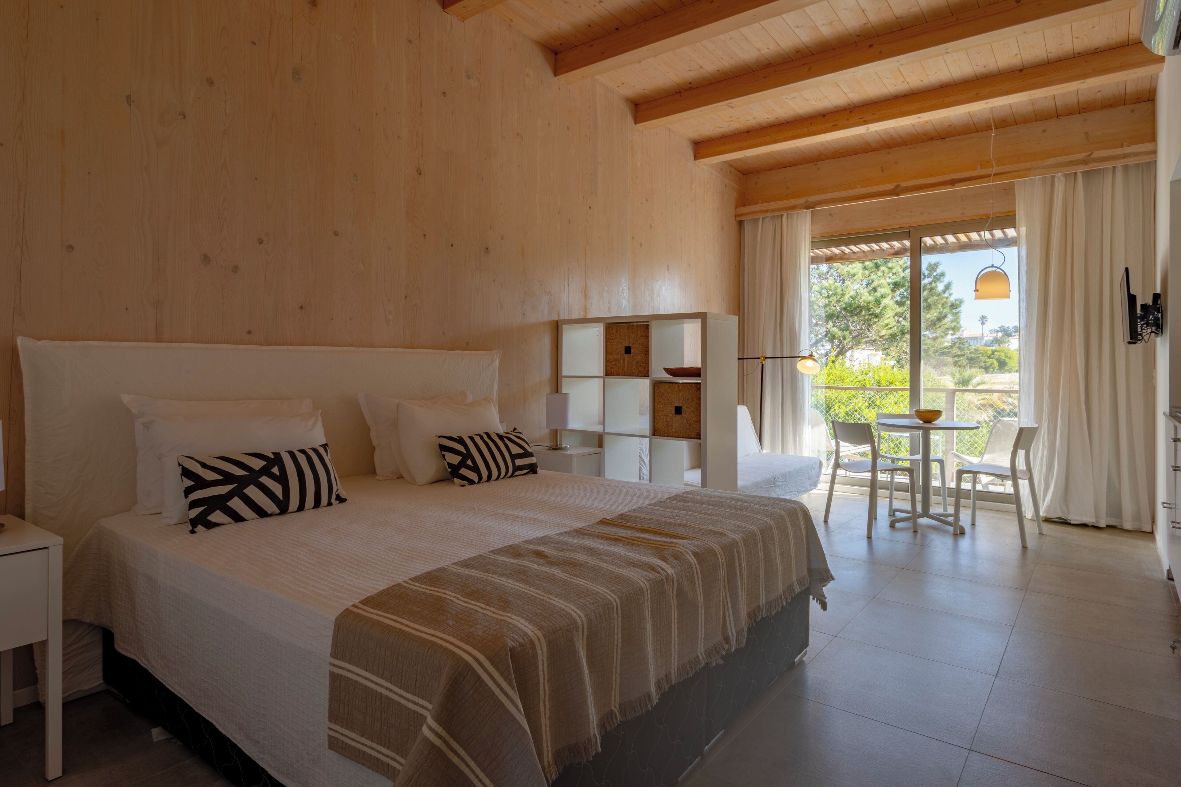 family studio | 1 bedroom, hypo-allergenic bedding, minibar, in-room safe