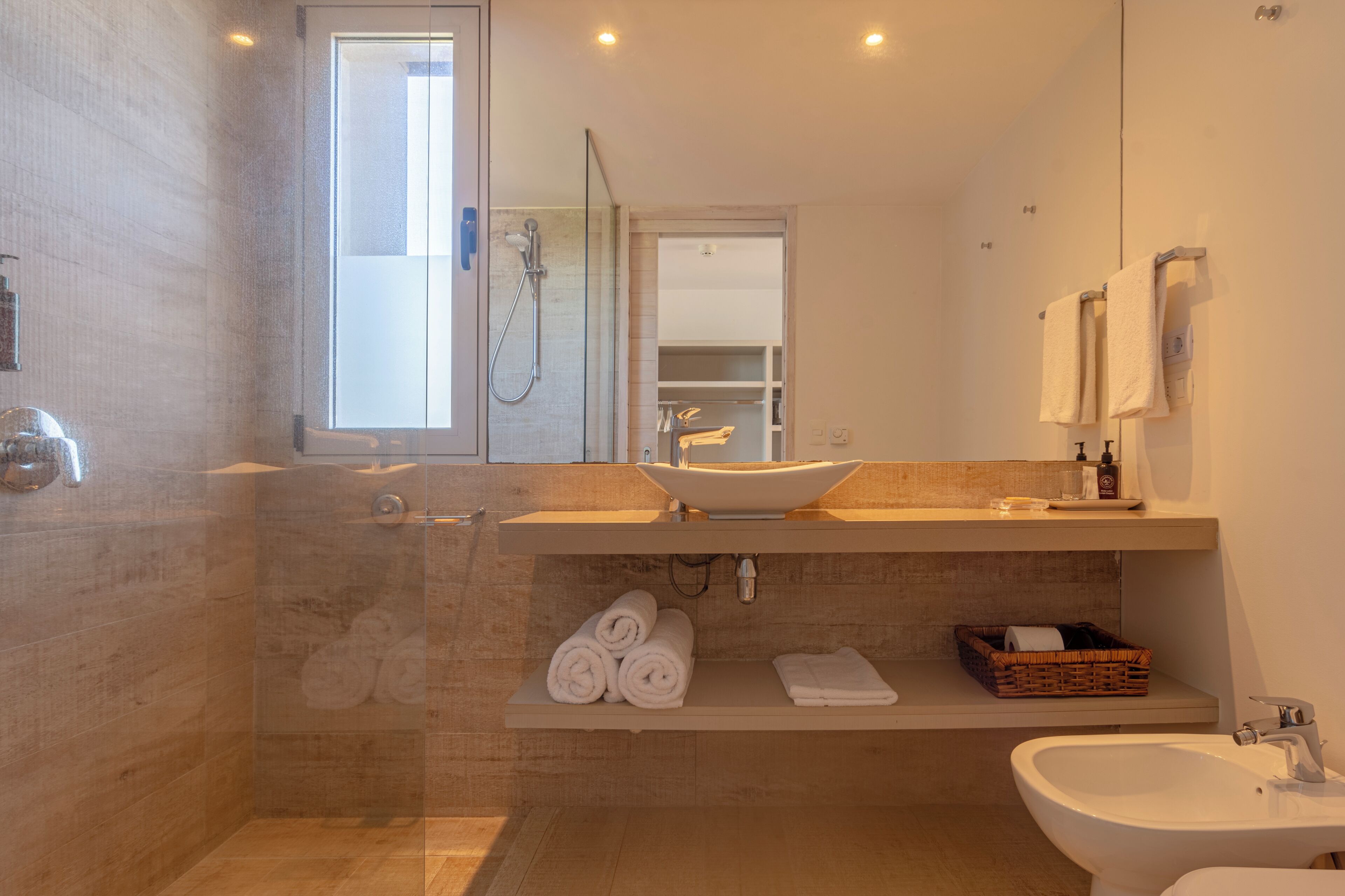 shower, rainfall showerhead, free toiletries, hair dryer