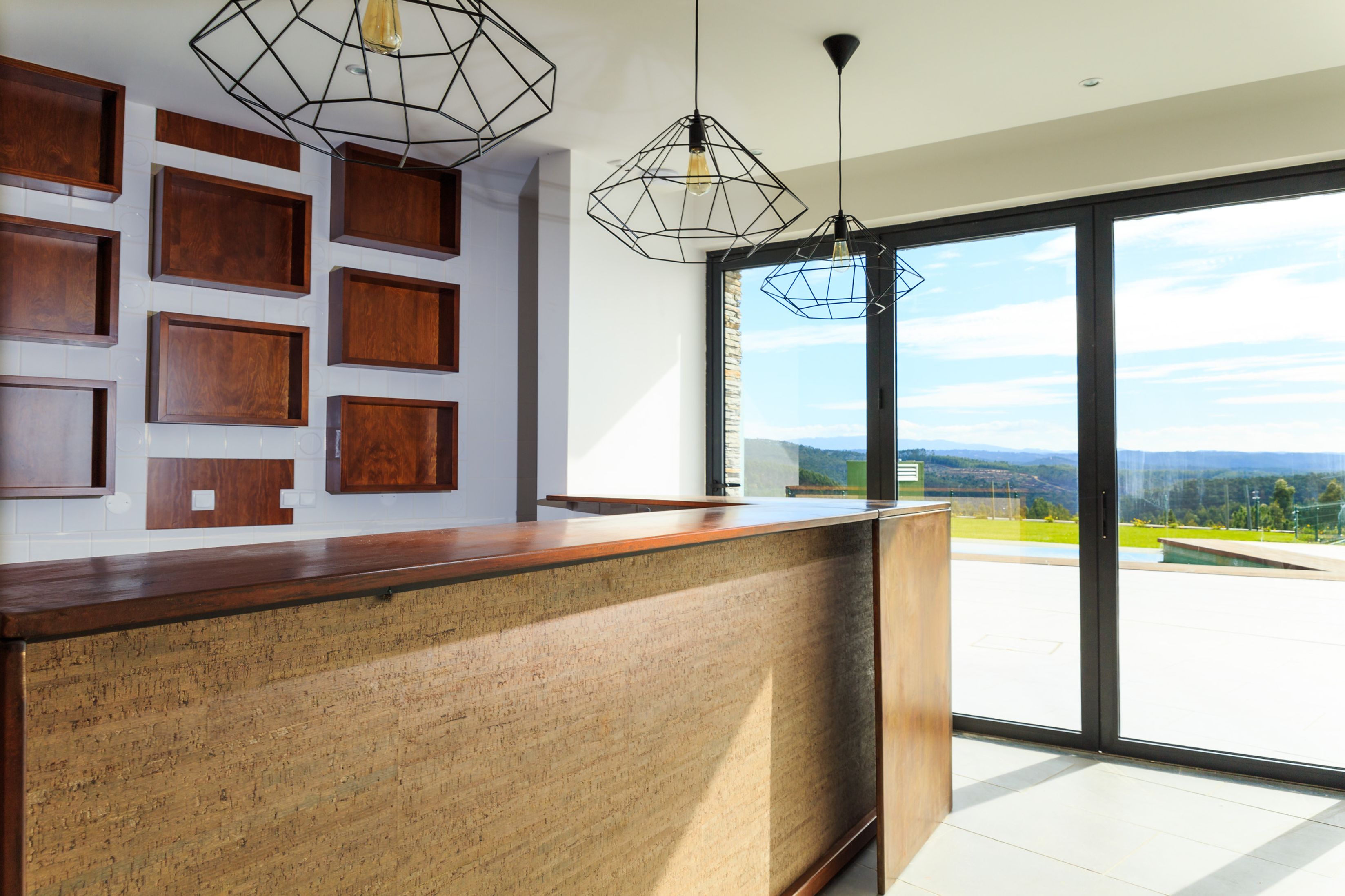 2 bars/lounges, cocktail bar