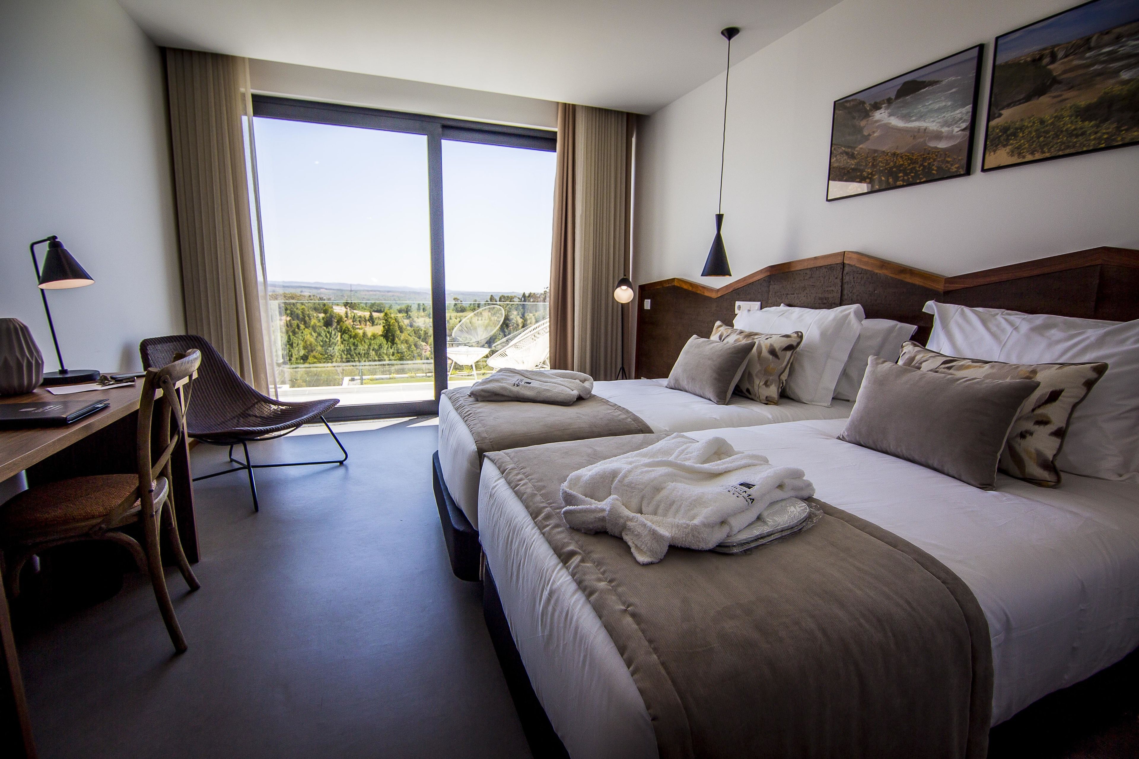 deluxe double or twin room, mountain view | minibar, in-room safe, desk, soundproofing